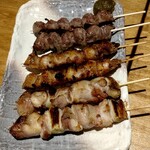 Sumibi Izakaya Jidaiya - もも串 190円/2本　ぼんじり 190円/2円　砂肝串 160円/2本　