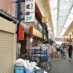 Rokukaku tei - 外観・・店の前には大量のゴミが・・(；´∀｀)
